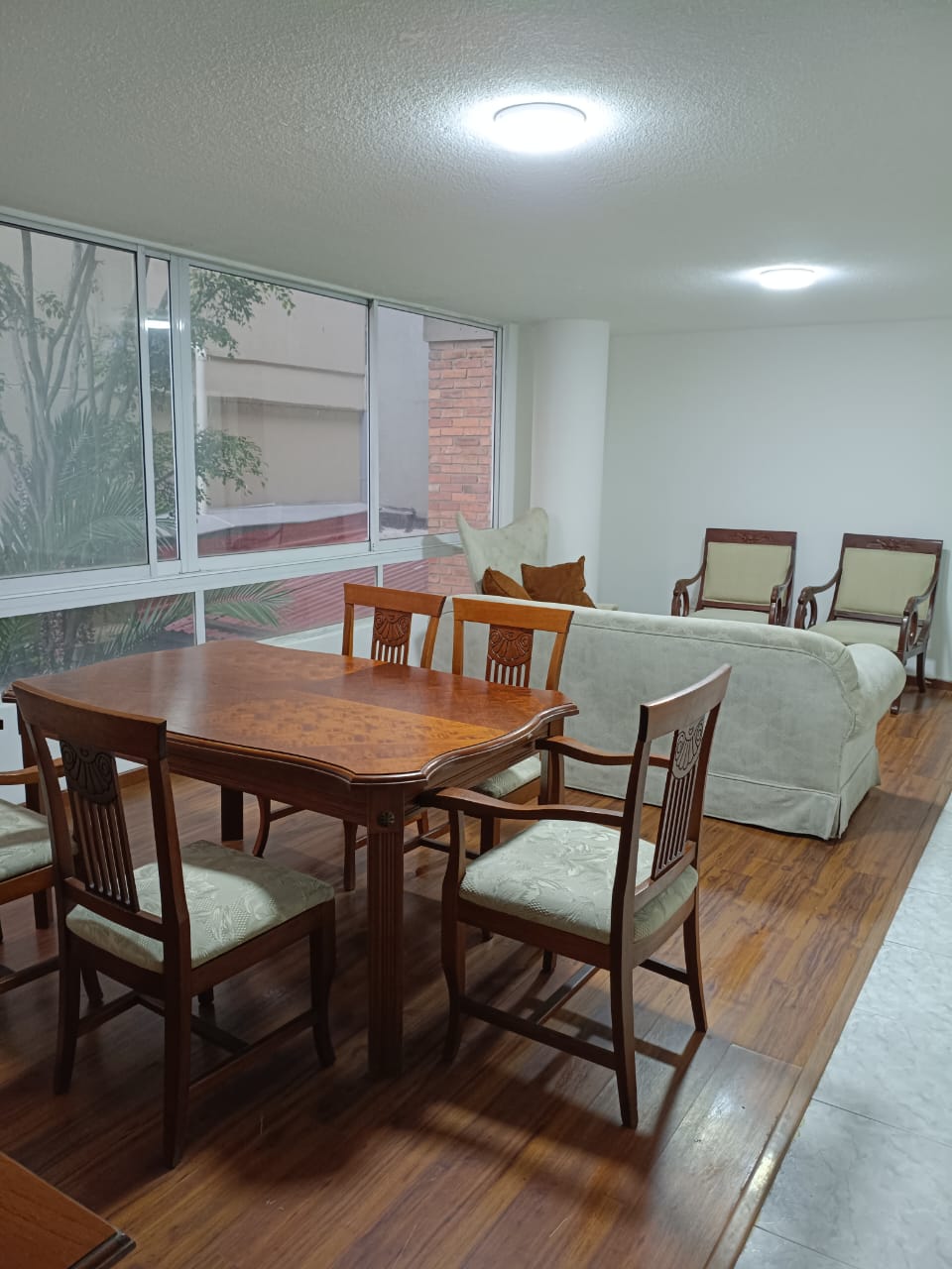 Sala-comedor: luz, escala y calma.