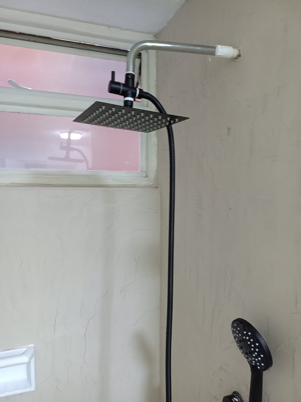 Ducha tipo lluvia negra — detalle